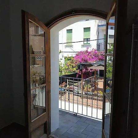 Apartamento De Diseno Cerca De Tren, Playa Y Bcn Масноу Екстер'єр фото